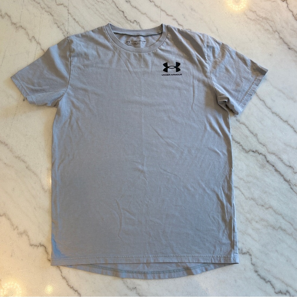 3/$15 Under Armour Boy’s Gray T-Shirt